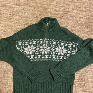 La Hearts Green and White Turtleneck Sweater